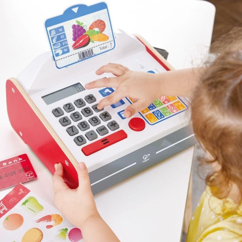 Hape Σετ Ξύλινη Ταμειακή Μηχανή Beep 'n' Buy Με Αξεσουάρ 23 τμχ Για 3+ Ετών