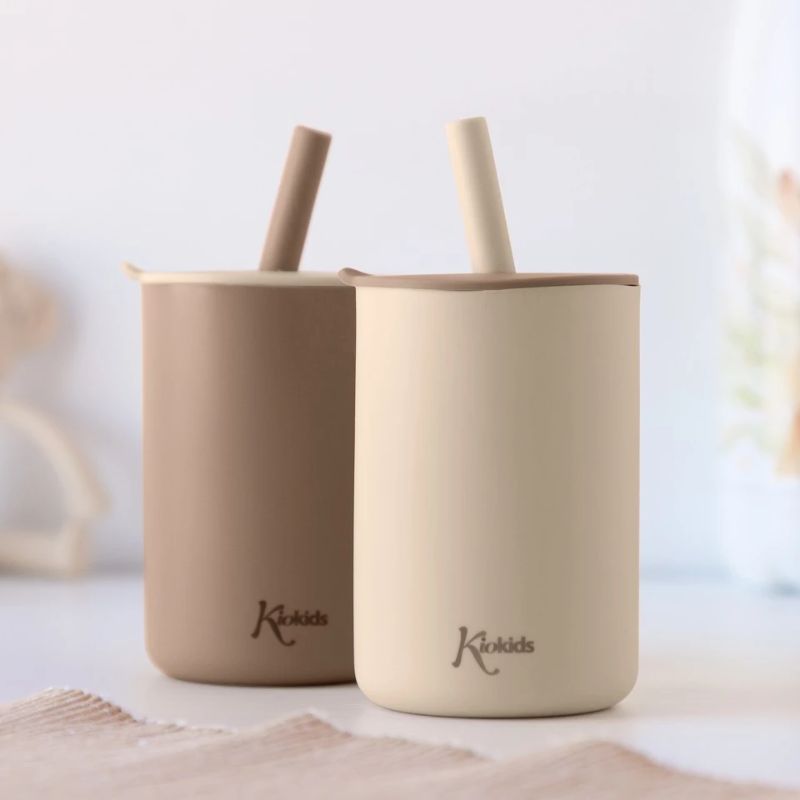 Kiokids Ecofrfiendly Σετ Σιλικονούχα Ποτήρια Με Καλαμάκι 2 τμχ Για 6+ Μηνών 180ml Beige