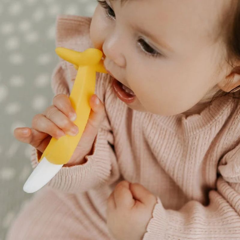 Nuby Σιλικονούχο Μασητικό Για 3+ Μηνών Banana