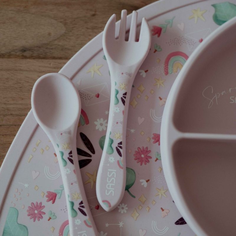 Sassi Σετ Σιλικονούχο Κουτάλι & Πιρούνι 2 τμχ Για 6+ Μηνών Sparkly the Unicorn