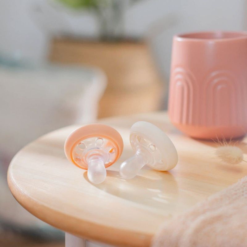 Tommee Tippee Breastlike Σετ Σιλικονούχες Ορθοδοντικές Πιπίλες 2 τμχ Για 0-6 Μηνών White