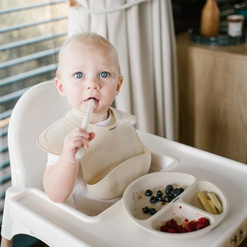 BabyOno: Πιάτο σιλικόνης με βεντούζες και χωρίσματα- Μπεζ