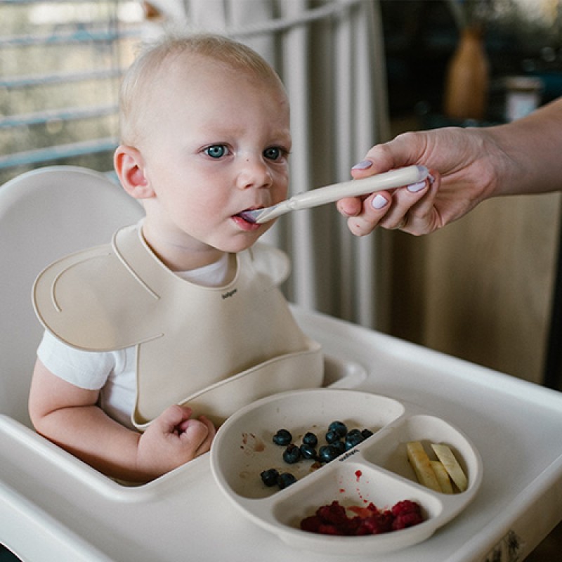 BabyOno: Πιάτο σιλικόνης με βεντούζες και χωρίσματα- Μπεζ