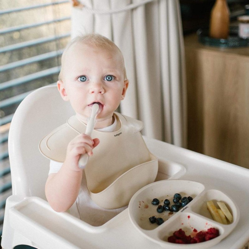 BabyOno: Σαλιάρα σιλικόνης 6m+ με θήκη περισυλλογής τροφίμων-Beige