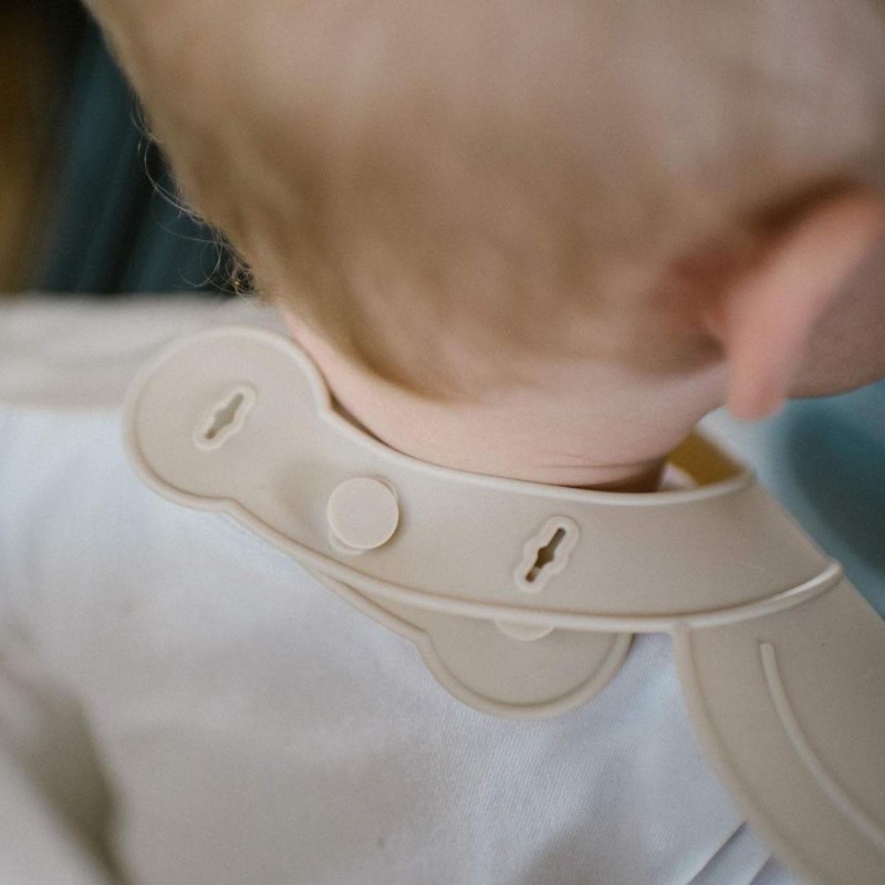BabyOno: Σαλιάρα σιλικόνης 6m+ με θήκη περισυλλογής τροφίμων-Beige
