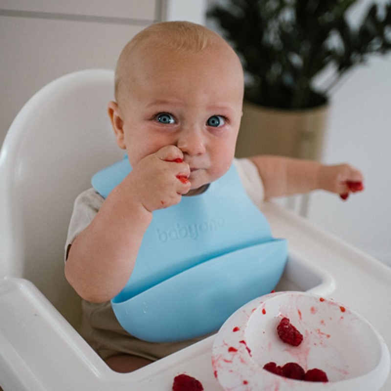 BabyOno: Σαλιάρα σιλικόνης 6m+ με θήκη περισυλλογής τροφής Μπλε