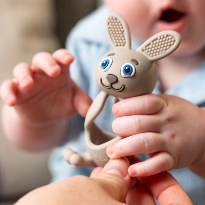 Brush-Baby:  Μασητικό ιδανικό για την ανακούφιση της οδοντοφυΐας  0-3 ετών-Bobbie Bunny Cappucino