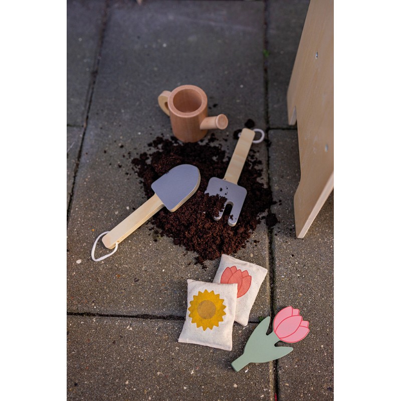 Jabadabado: Ξύλινο καρότσι κηπουρικής με εργαλεία και λαχανικά