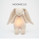 MOONIE 2.0: Επαναφορτιζόμενο βοήθημα ύπνου με ηχογράφηση & αισθητήρα κλάματος – Οργανικό βαμβάκι Sand Bunny