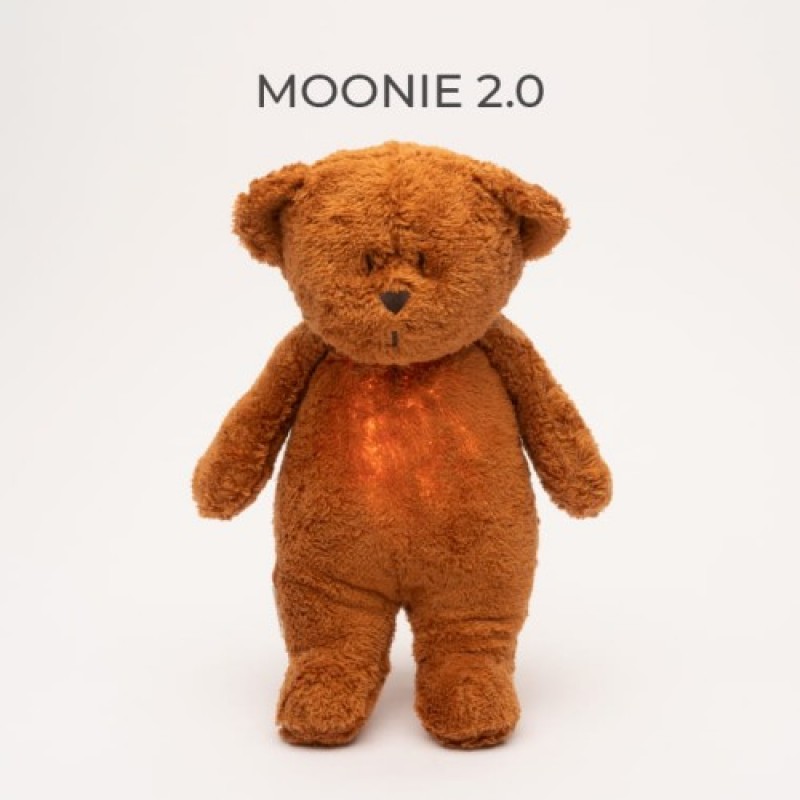MOONIE 2.0: Επαναφορτιζόμενο βοήθημα ύπνου με ηχογράφηση & αισθητήρα κλάματος – Οργανικό βαμβάκι Caramel