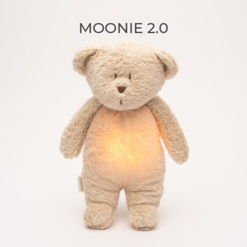 MOONIE 2.0: Επαναφορτιζόμενο βοήθημα ύπνου με ηχογράφηση & αισθητήρα κλάματος – Οργανικό βαμβάκι Sand