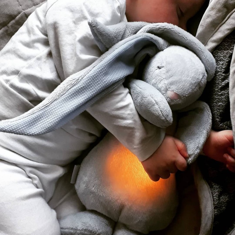 MOONIE: Επαναφορτιζόμενο βοήθημα ύπνου με αισθητήρα κλάματος και φωτισμό - Silver Bunny