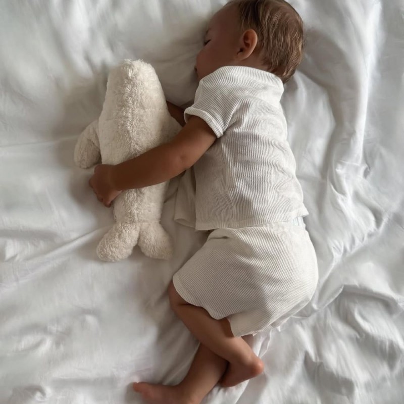 MOONIE 2.0: Επαναφορτιζόμενο βοήθημα ύπνου Φώκια με ηχογράφηση & αισθητήρα κλάματος – Οργανικό βαμβάκι Sand