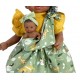 Nines D'Onil: Μωρό Maria με πράσινο φόρεμα και μωρό σε μάρσιπο