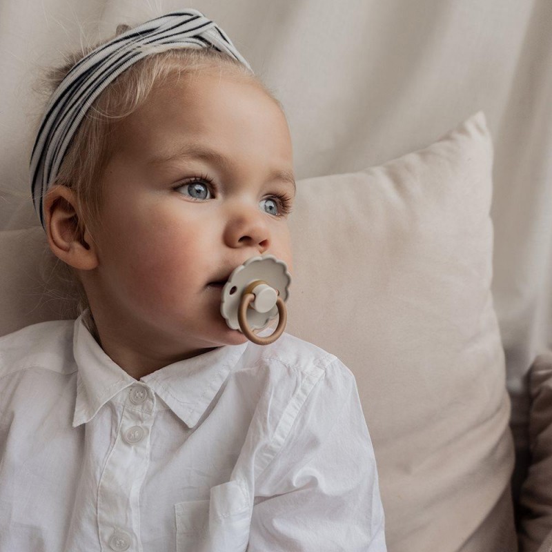 Σετ 2 Πιπίλες Latex FRIGG Daisy Desert/Cream 6-18 Μηνών