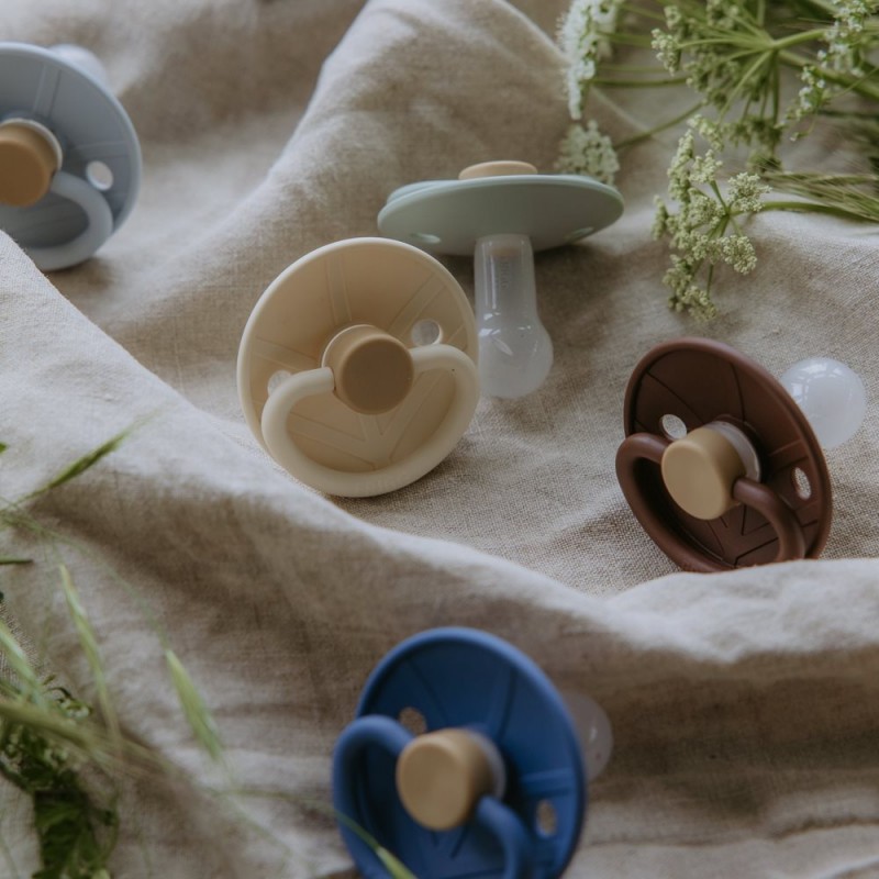 Σετ 2 Πιπίλες Latex FRIGG Little Viking Powder Blue/Cream 6-18 Μηνών